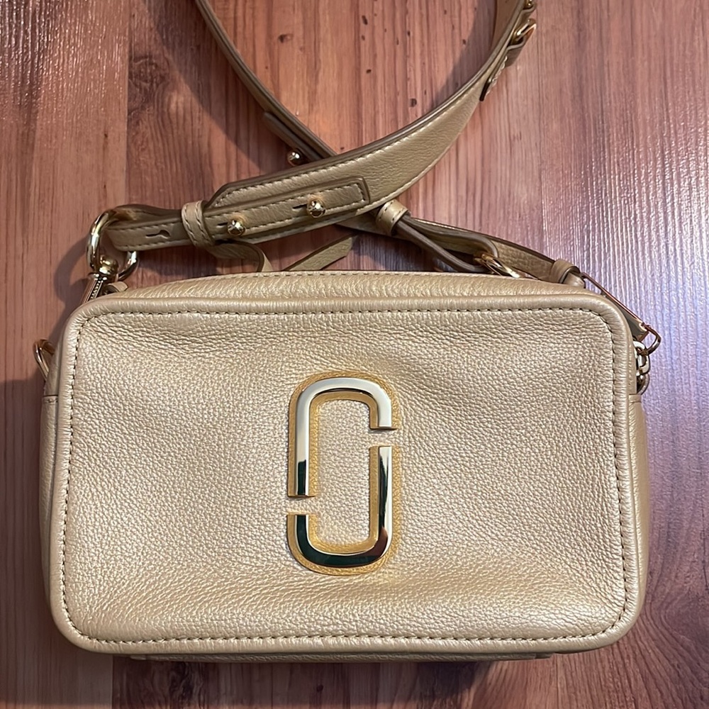 Pre LOVED. Marc Jacobs Authentic Softshot Pearlized Bag, excellent condition - Picture 10 of 14